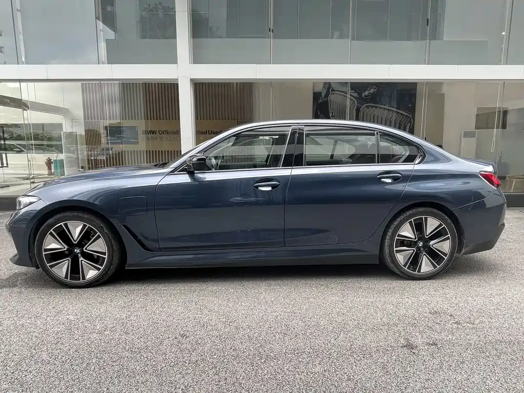 BMW i3 2024 eDrive 40 L Sport