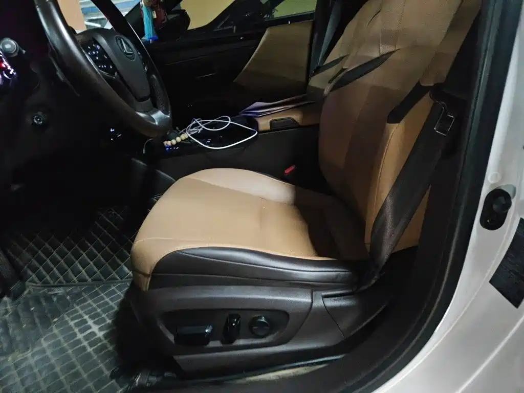 Lexus ES — миниатюра 8