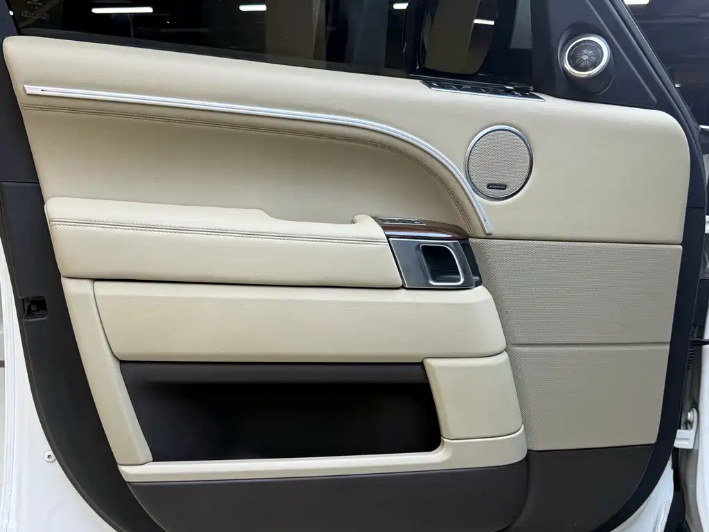Land Rover Range Rover — миниатюра 13