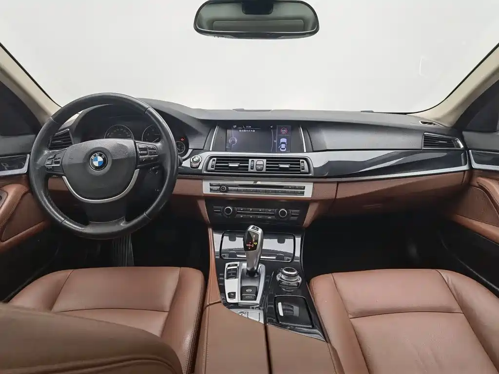 BMW 5 Series — миниатюра 5