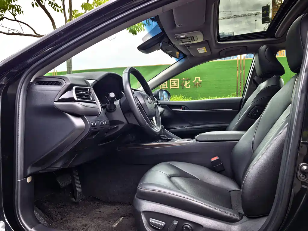 Toyota Camry 2019 2.0G Luxury V