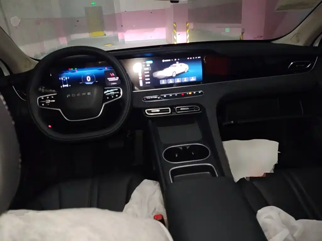 Roewe D7 2025 DMH 125km Champion