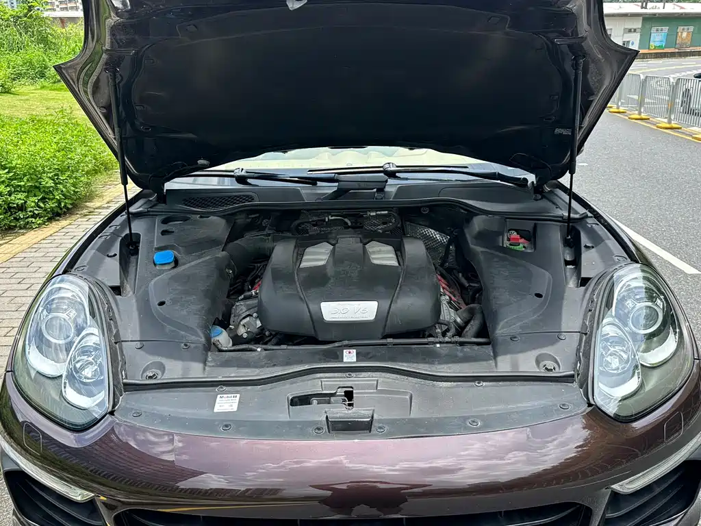 Porsche Cayenne — миниатюра 15