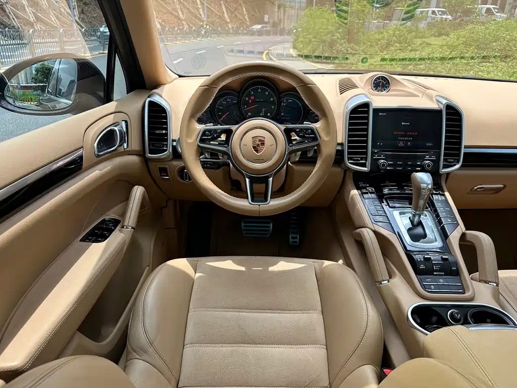 Porsche Cayenne — миниатюра 8