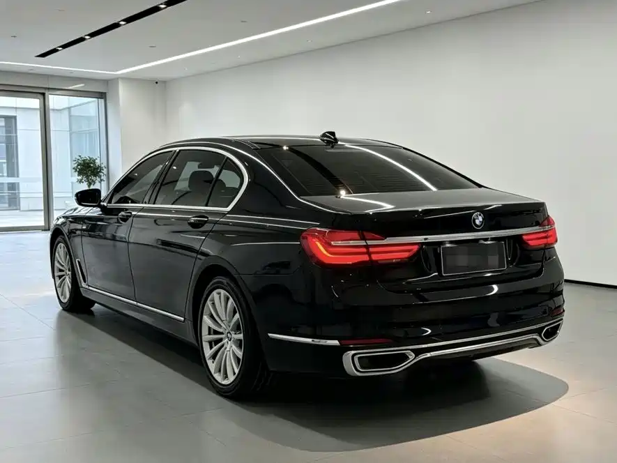 BMW 7 Series — миниатюра 6