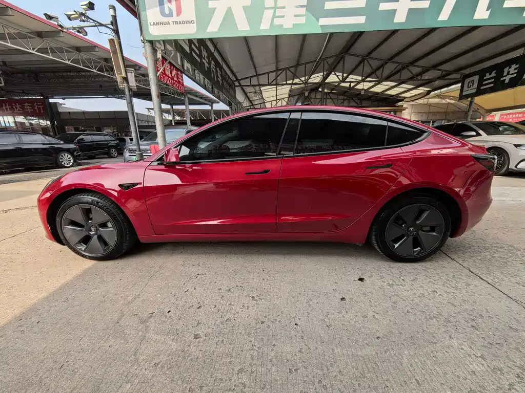 Tesla Model 3 — миниатюра 6