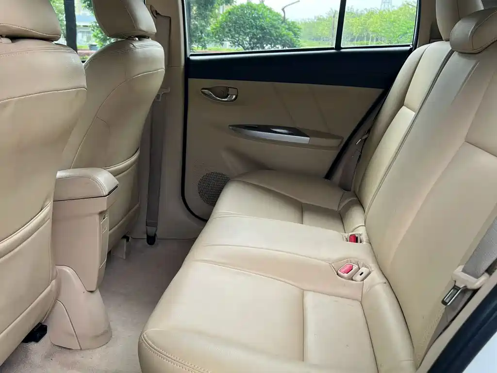 Toyota Yaris L — миниатюра 9