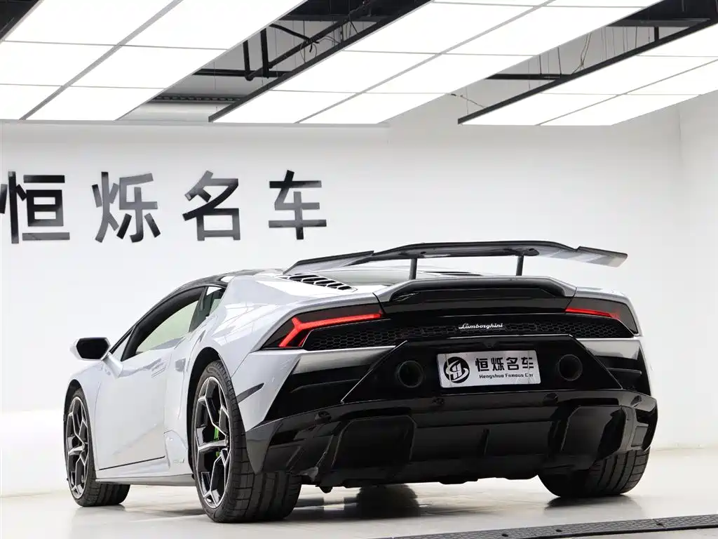 LAMBORGHINI HURACÁN
