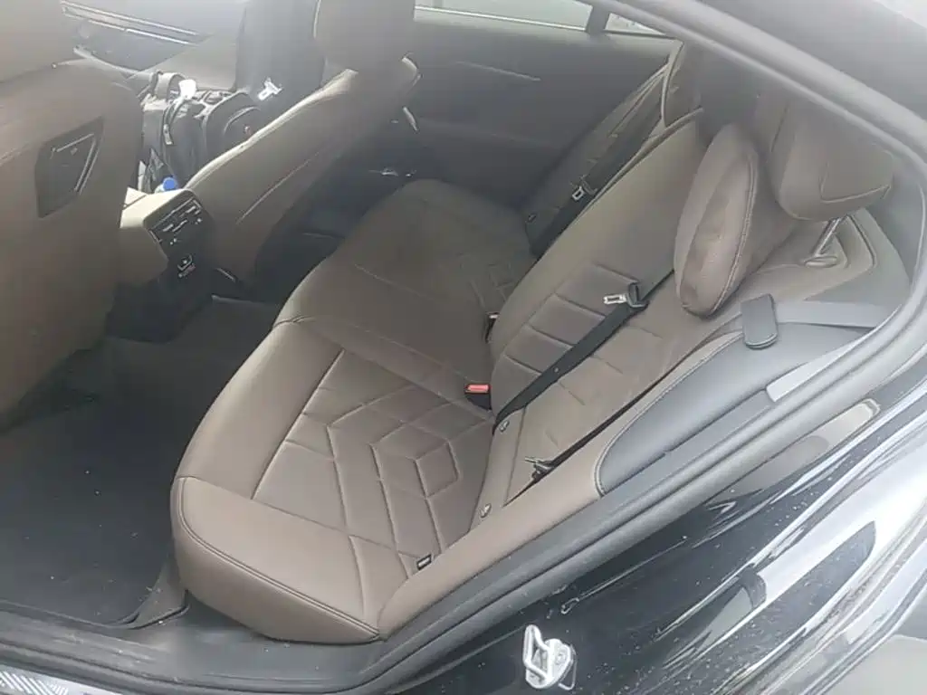 BMW 5 Series — миниатюра 22