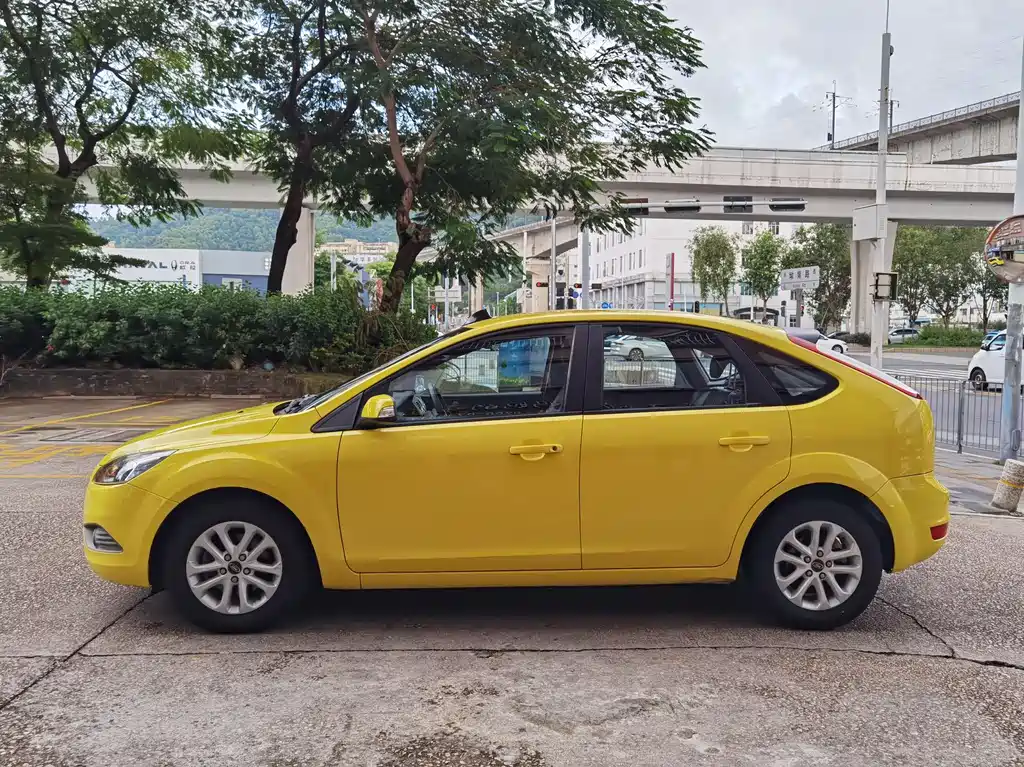 Ford Focus 2013 1.8L AT