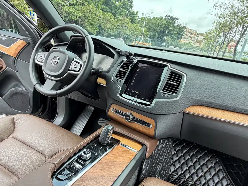 Volvo XC90 2021 B5 Luxury 7 мест