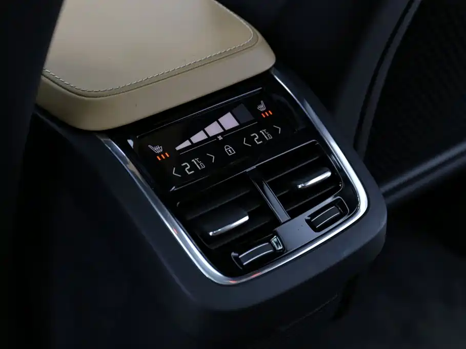 Volvo XC90 — миниатюра 17