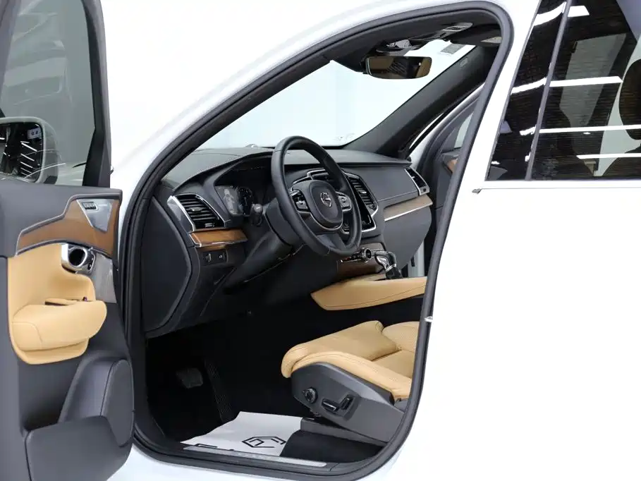 Volvo XC90 — миниатюра 5