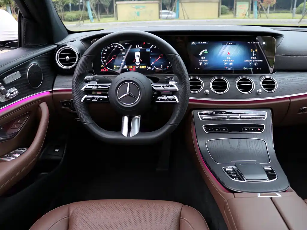 Mercedes-Benz E-Class — миниатюра 11