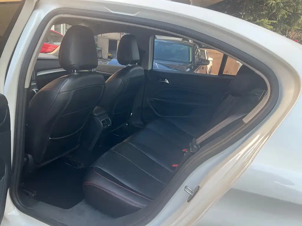 Peugeot 408 — миниатюра 8
