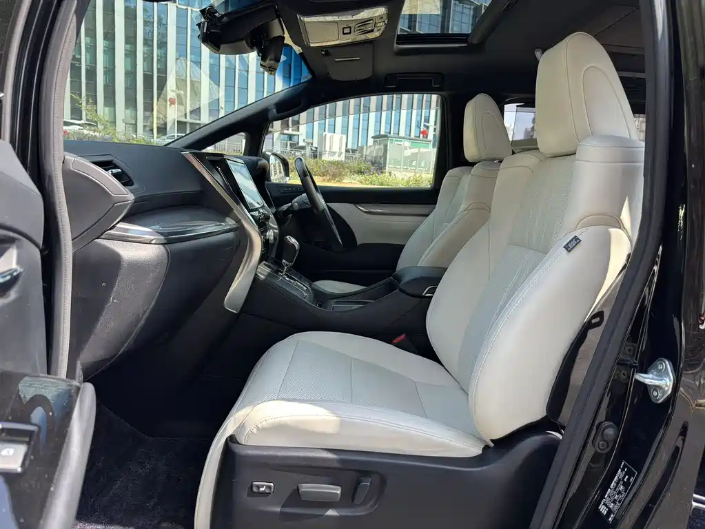 Toyota Alphard - фото 5