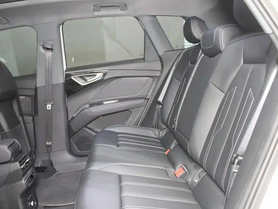Audi Q4 e-tron — миниатюра 8