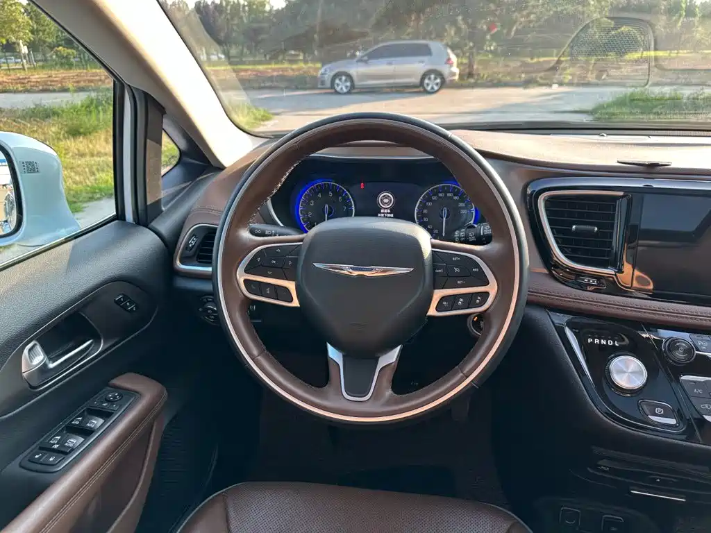 Chrysler Grand Voyager (Import) — миниатюра 21