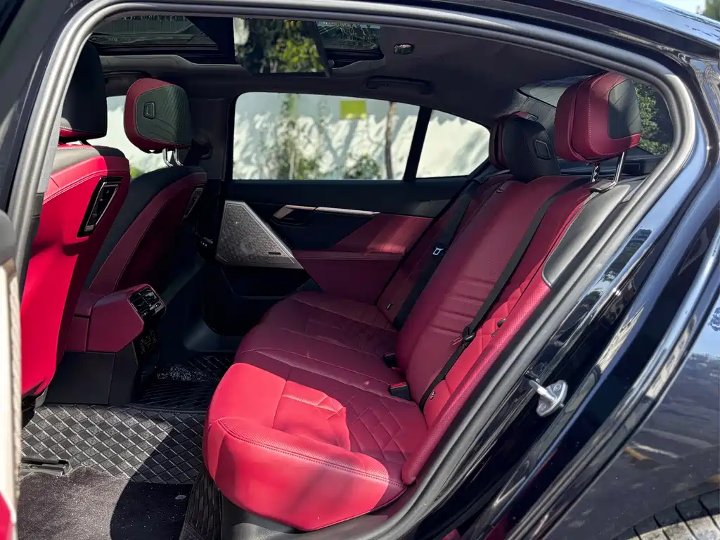 BMW 5 Series — миниатюра 12