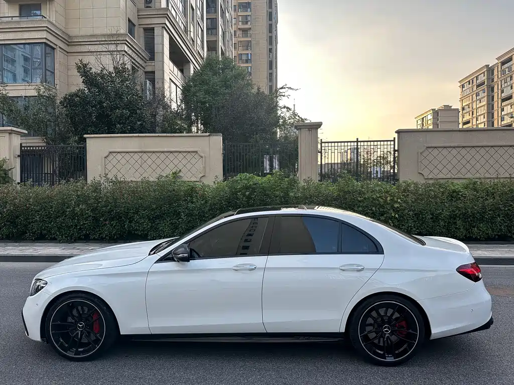 Mercedes-Benz E-Class AMG — миниатюра 7