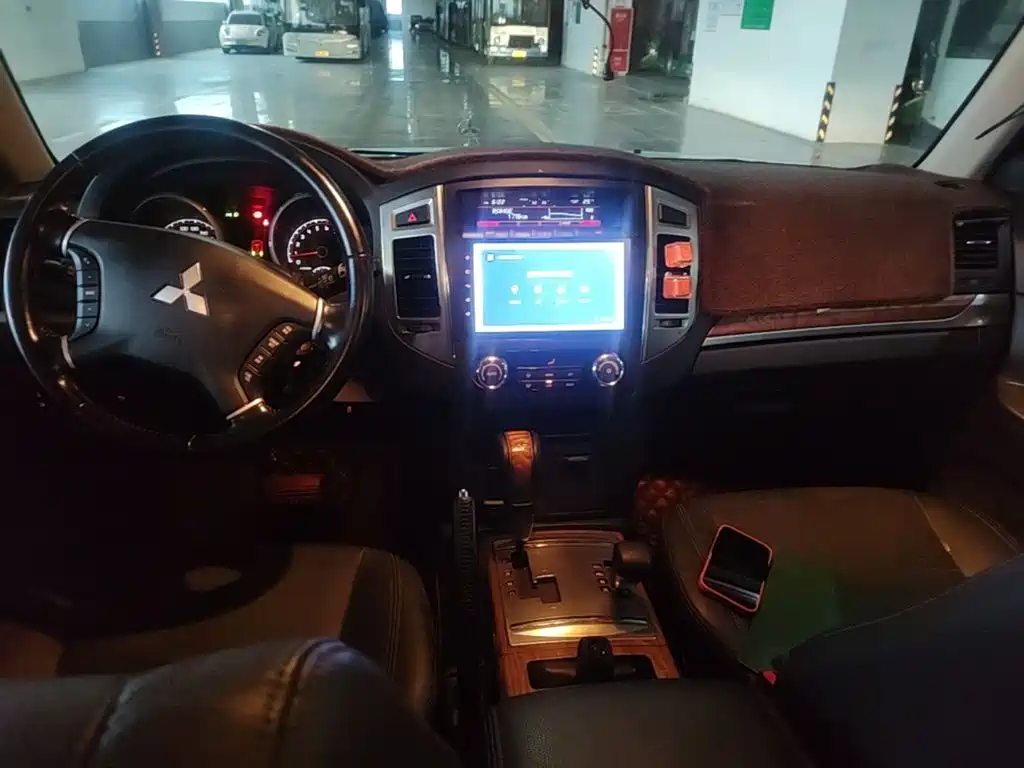 Mitsubishi Pajero (Import) — миниатюра 5