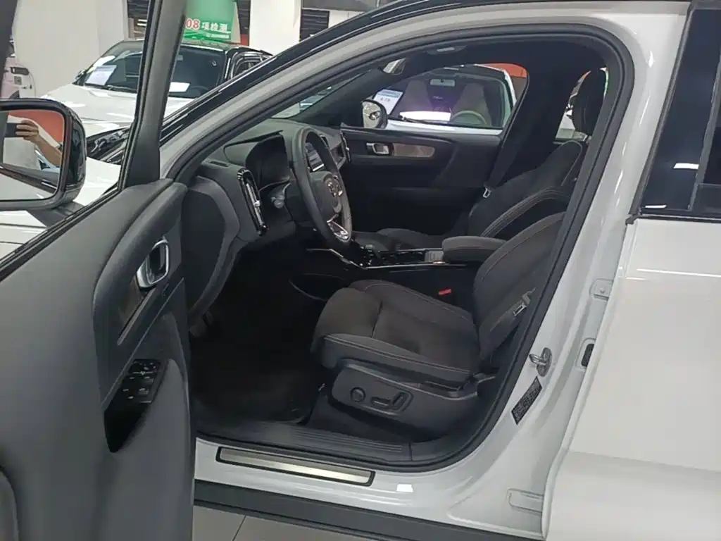 Volvo XC40 NEV — миниатюра 16