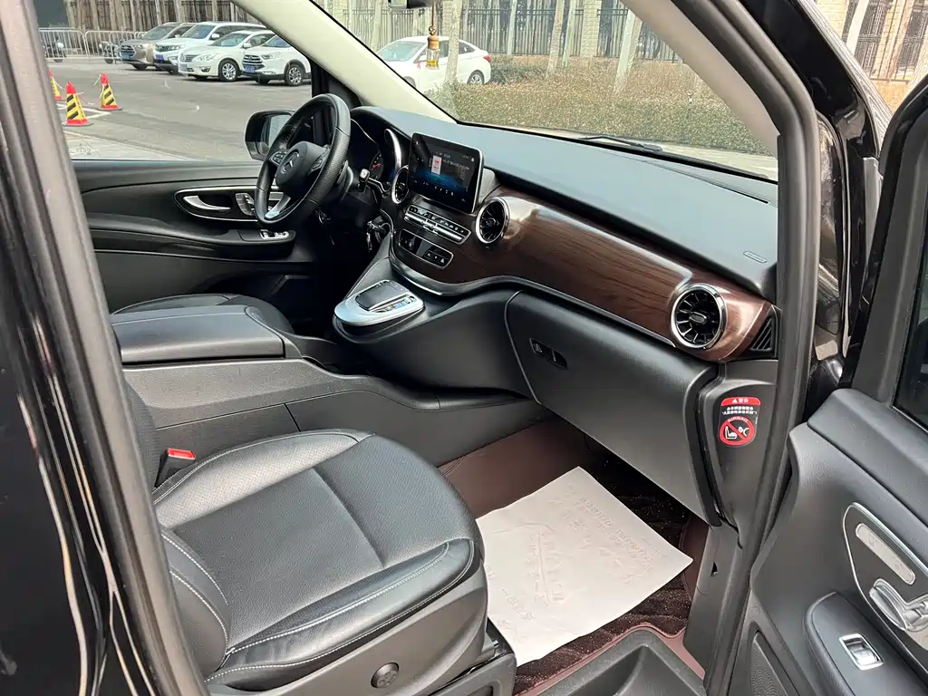 MERCEDES-BENZ V CLASS