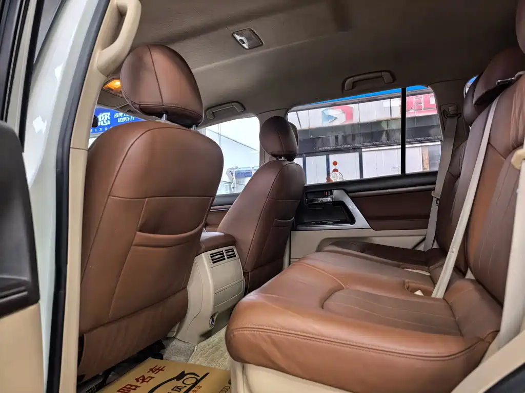 Toyota Land Cruiser — миниатюра 9