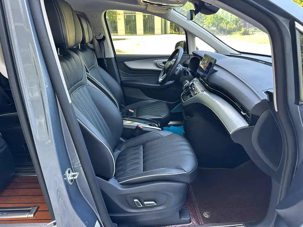 Roewe iMAX8 2021 400TGI Supreme