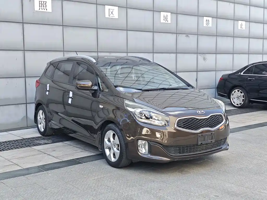 Kia Carens 2013 2.0L 7 мест AT Standard IV