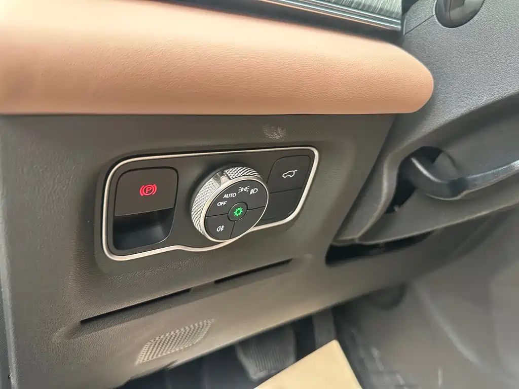 Chery Tiggo 8L 8L 2024 2.0T Luxury 5 мест