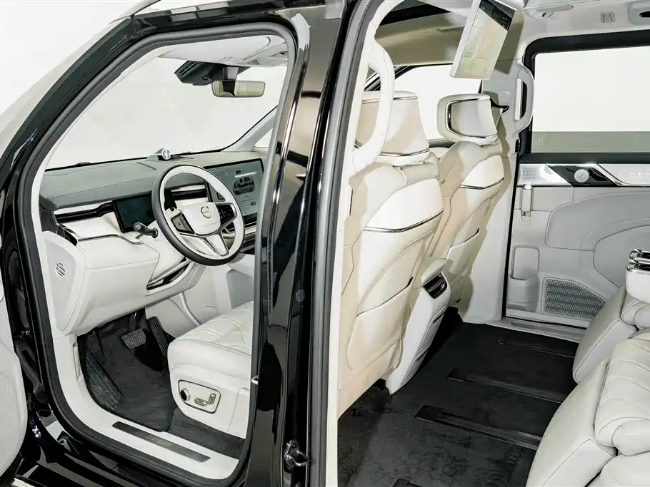 Volvo EM90 — миниатюра 19