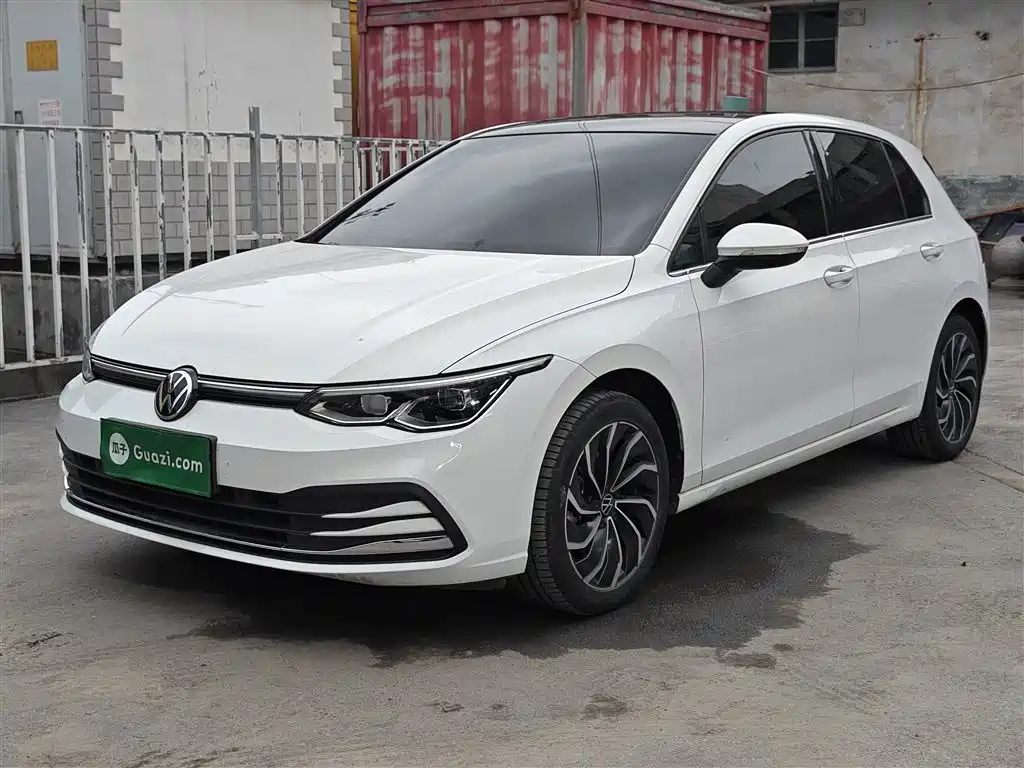 Volkswagen Golf 2025