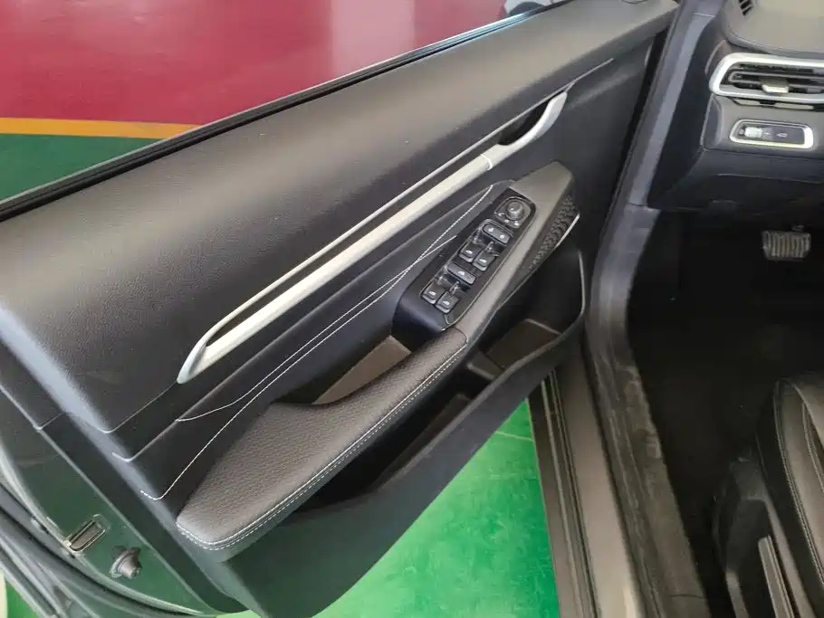 Geely Emgrand 2023 4 Champion 1.5L CVT Luxury