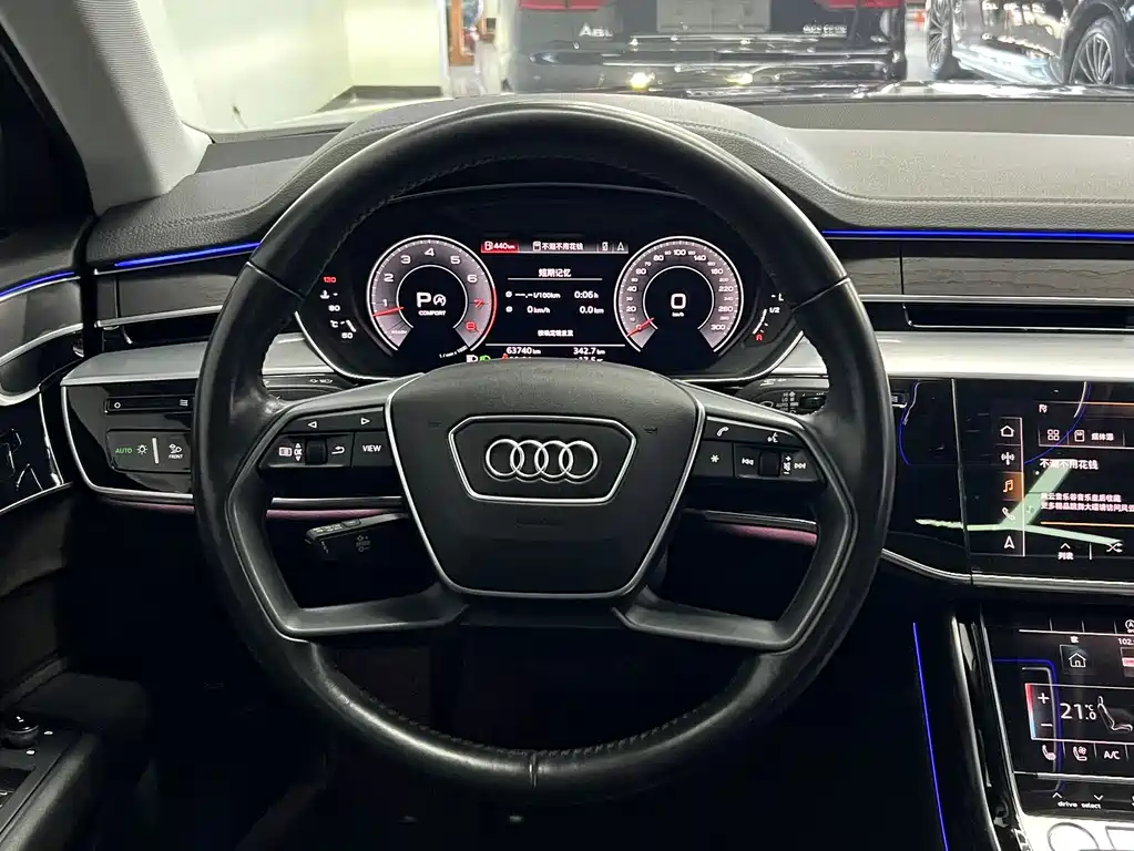 AUDI A8