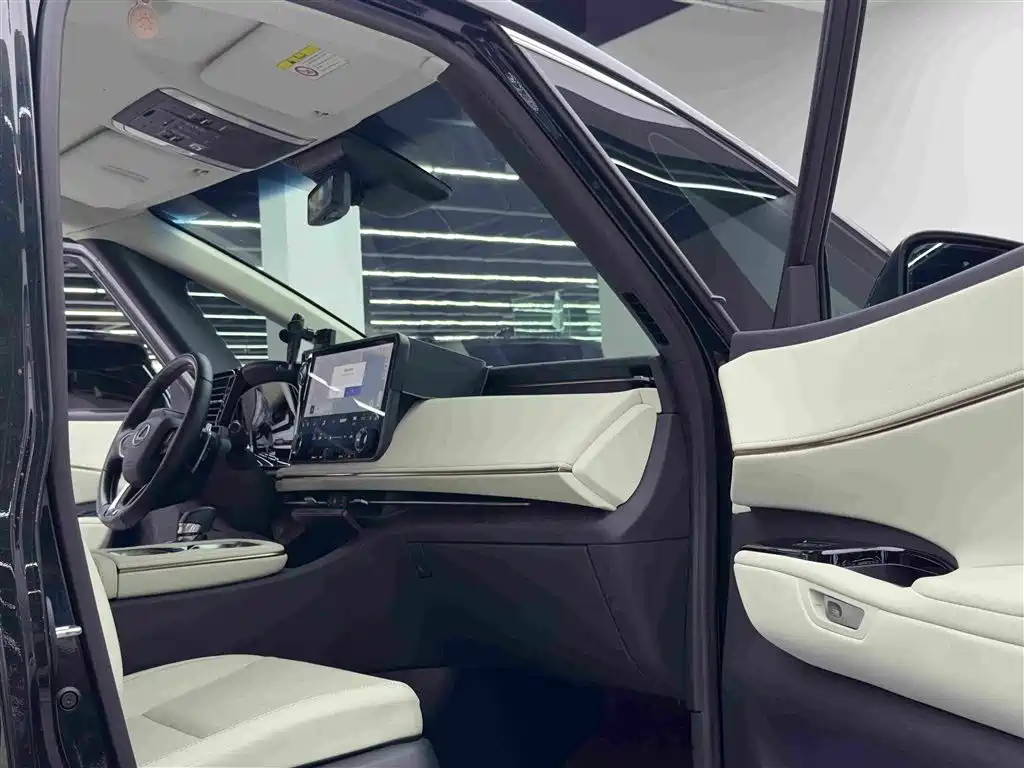 Lexus LM — миниатюра 10