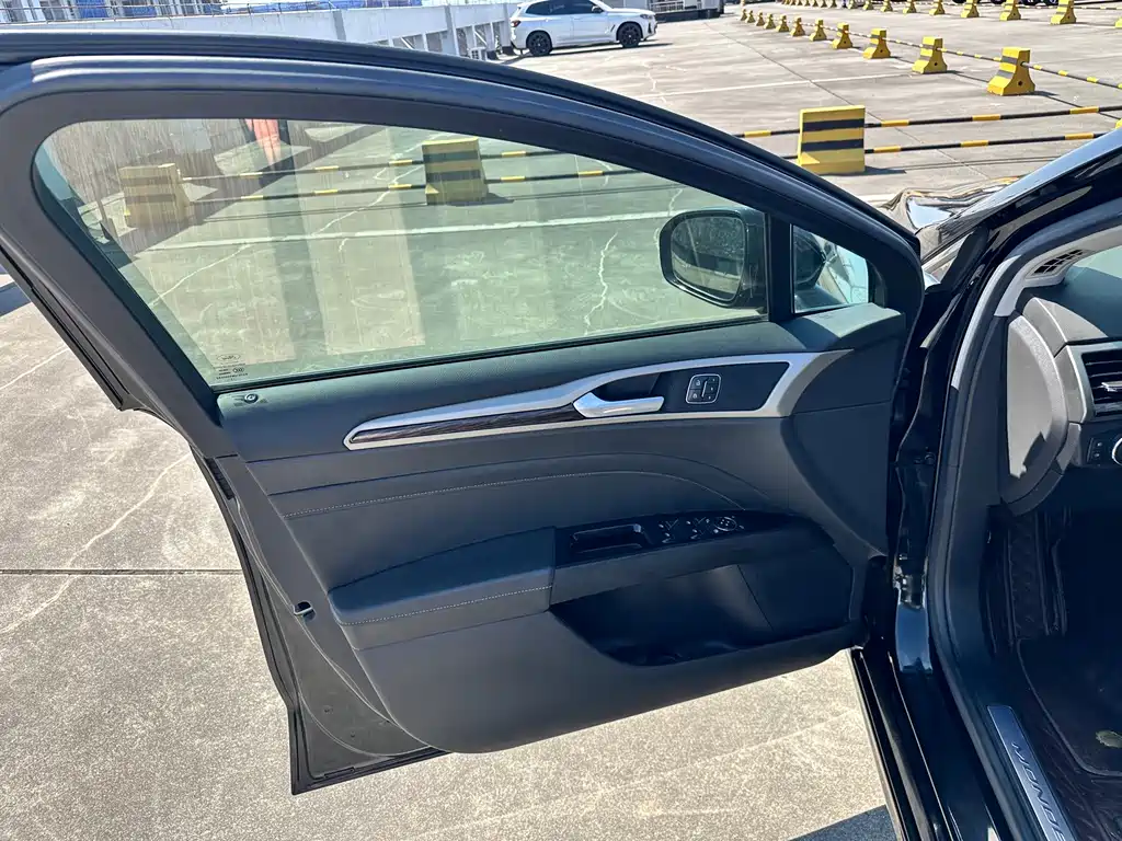 Ford Mondeo — миниатюра 16