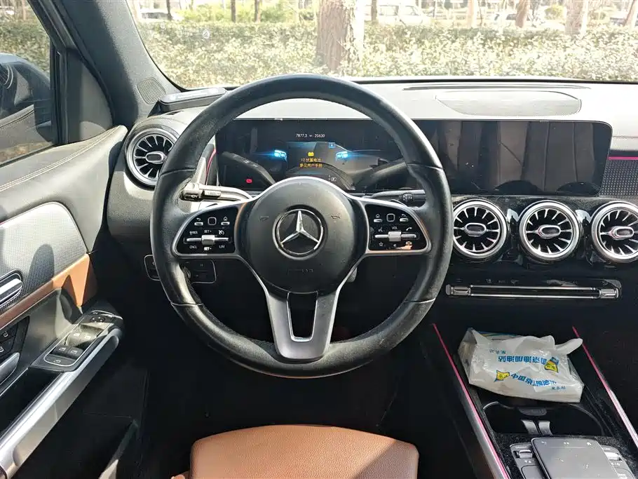 MERCEDES-BENZ GLB