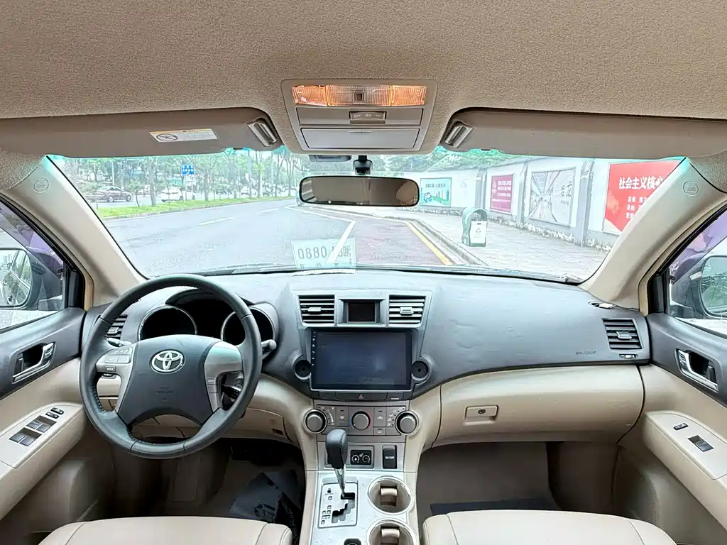 Toyota Highlander 2011 2.7L 7 мест Elite