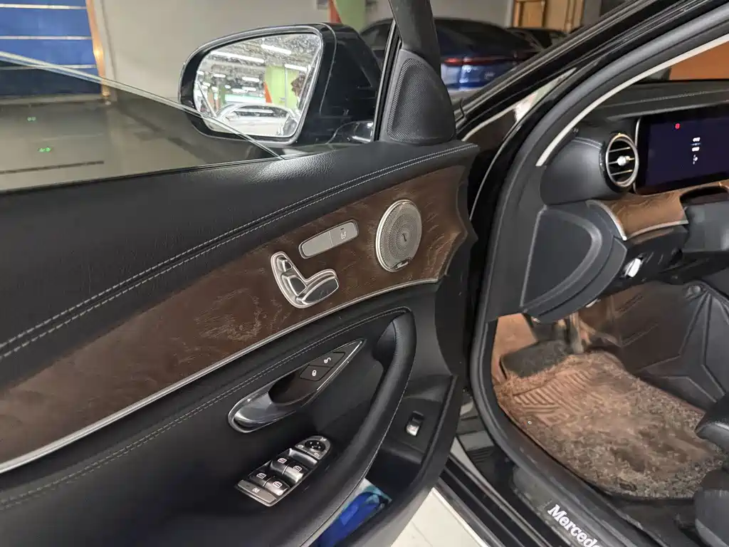 Mercedes-Benz E-Class — миниатюра 7