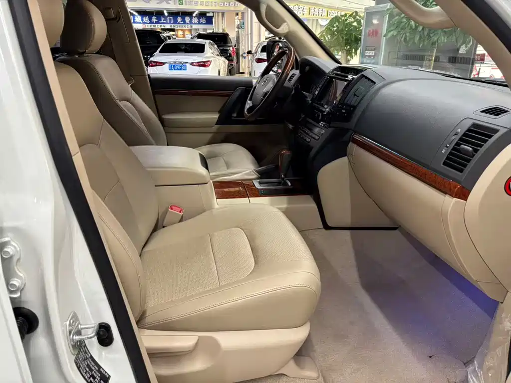 Toyota Land Cruiser — миниатюра 10