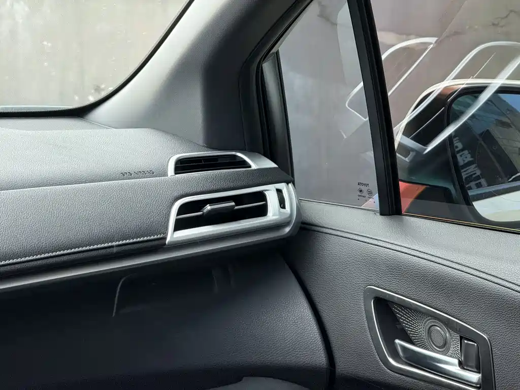 Toyota Sienna — миниатюра 14