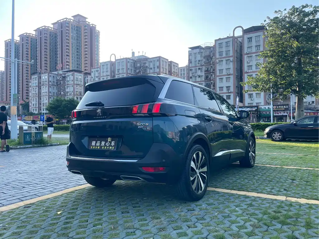 Peugeot 5008 2017 380THP 7 мест Luxury GT