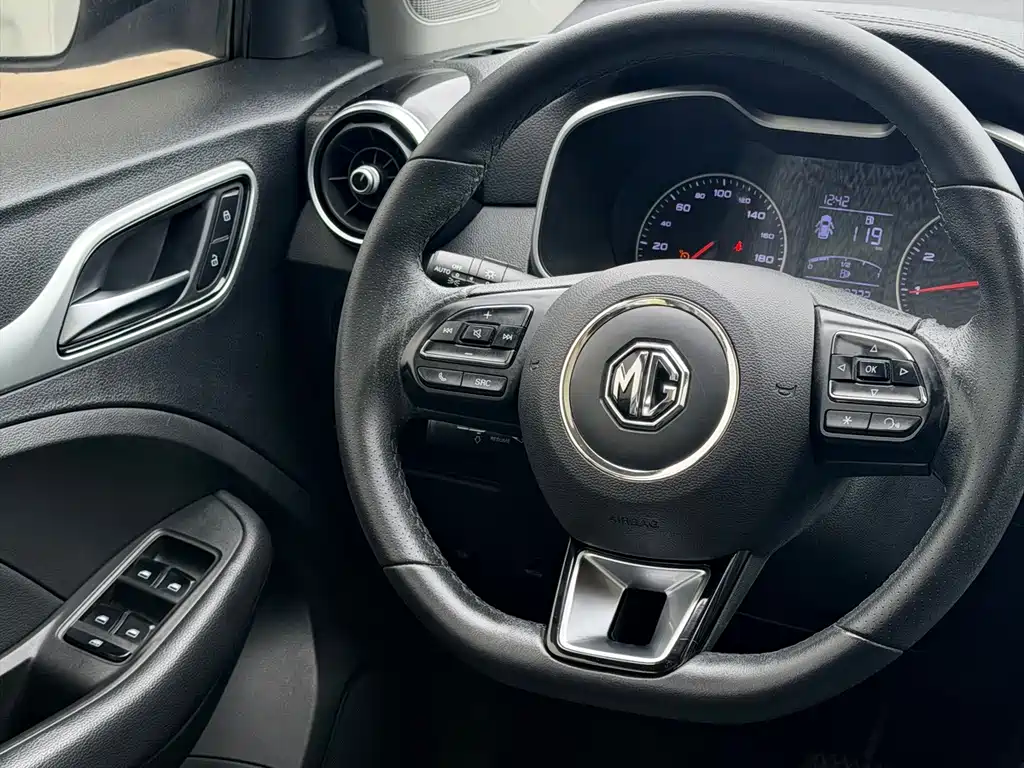 MG ZS — миниатюра 14
