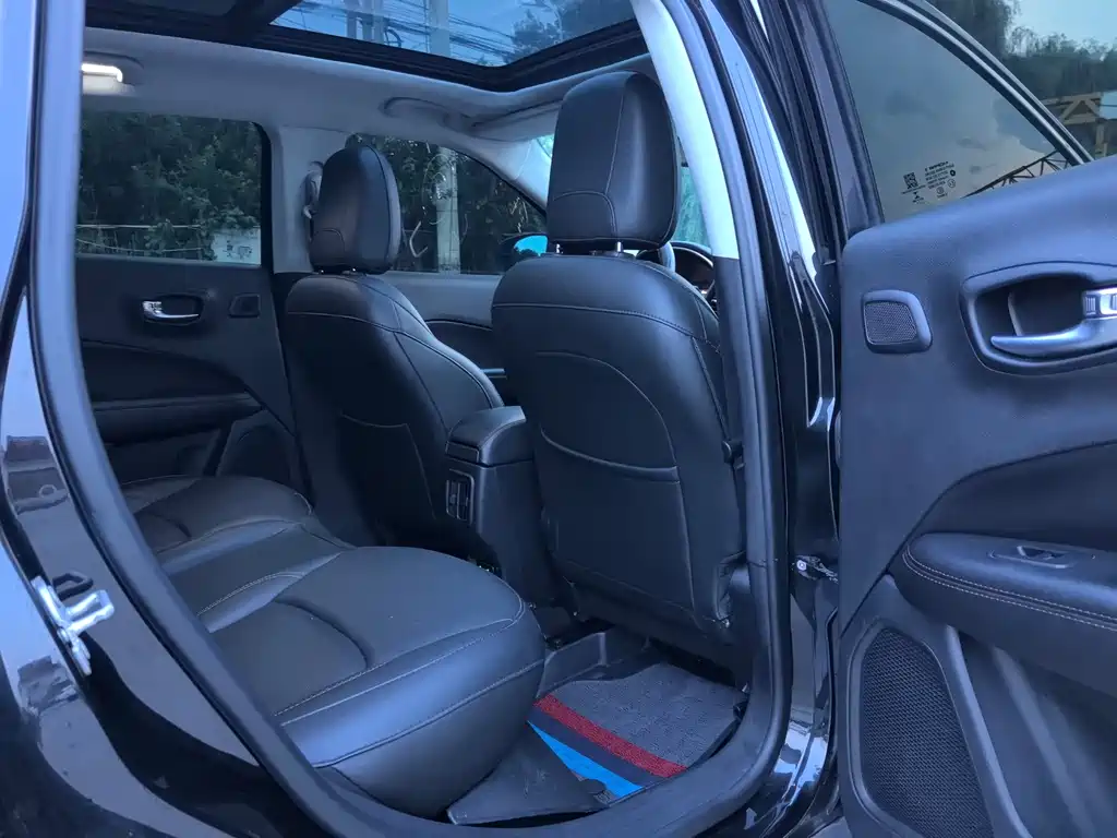 Jeep Compass — миниатюра 13
