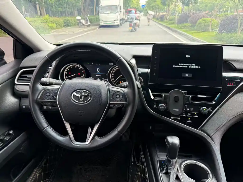 Toyota Camry — миниатюра 12