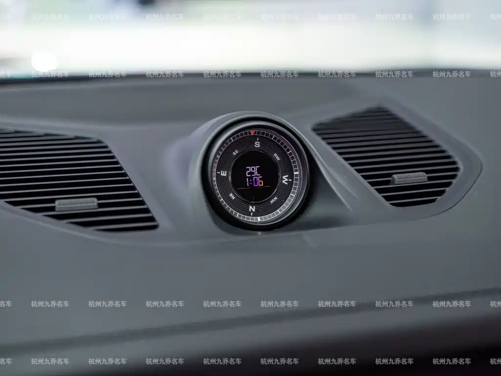 Porsche Cayenne — миниатюра 28