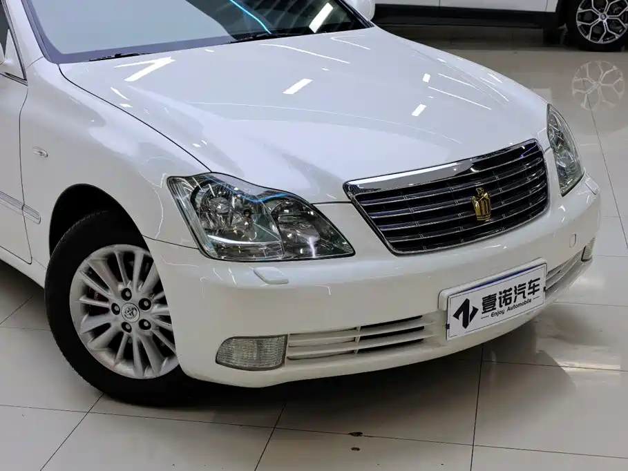 Toyota Crown — миниатюра 12