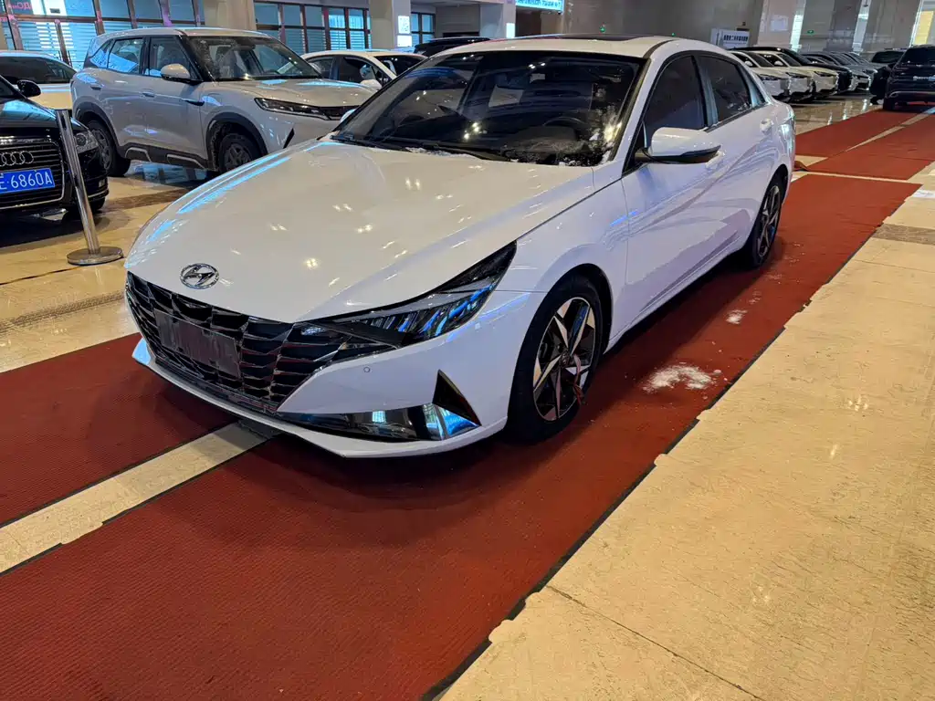 Hyundai Elantra 2023