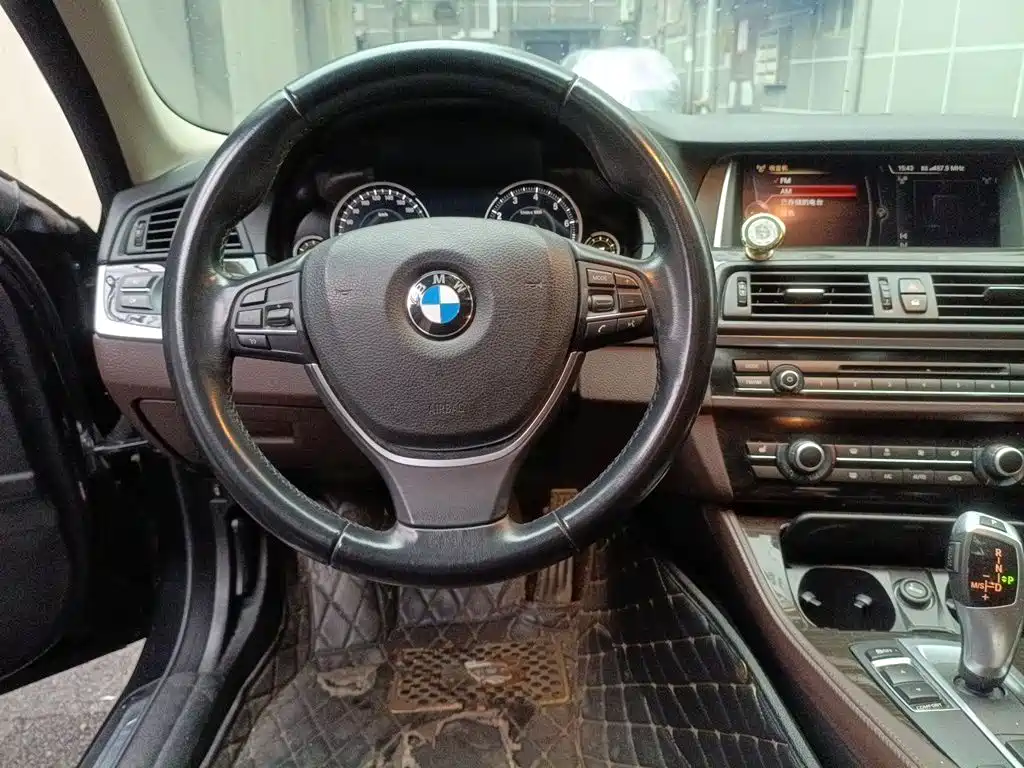 BMW 5 Series — миниатюра 6